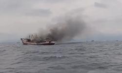 Kapal Nelayan Terbakar di Pulau Sanghyang Pandeglang, 1 Tewas 2 Hilang<