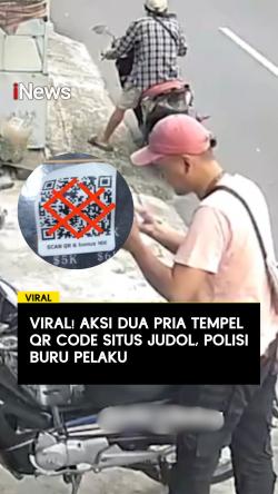 Viral Aksi Dua Pria Tempel QR Code Situs Judol Polisi Buru Pelaku
