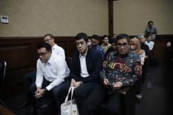 Pengacara Anak Riza Chalid Protes Sidang Kerap Rampung Dini Hari: Tak Manusiawi