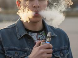 Kemenkes Bongkar Bahaya Tersembunyi Vape, Bisa Disusupi Narkotika hingga Picu Kanker