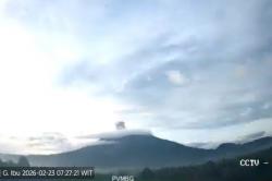 Gunung Ibu Erupsi Hari Ini, Semburkan Kolom Abu Setinggi 400 Meter<
