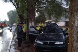 Kecelakaan Maut di Lamongan, Mobil Sedan Tabrak Pohon Tewaskan 2 Penumpang<
