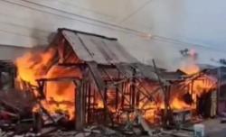 Kebakaran Pasar Gatak Grobogan, 20 Kios Milik Pedagang Ludes Dilalap Api<