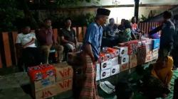Kawal Sidang Aktivis Pati, Warga Salurkan Donasi ke Posko di Depan Pengadilan<