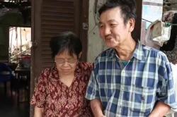 Rumah Nyaris Ambruk, Pasangan Lansia di Cirebon Malah Masuk Warga Paling Mampu<