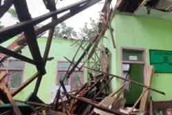 Gedung Perpustakaan SD Sumber Salam Bondowoso Ambruk saat Pesantren Ramadan<