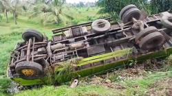 Kecelakaan Maut di Lampung, Sopir Kelelahan hingga Truk Hilang Kendali dan Terguling di Rawa<