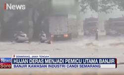 Detik-Detik Pemotor Terseret Banjir di Kawasan Industri Candi Ngaliyan Semarang<