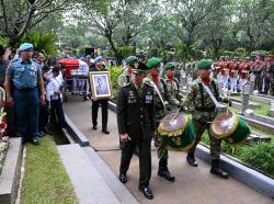 Try Sutrisno Wafat, Istana Imbau Kibarkan Bendera Setengah Tiang selama 3 Hari