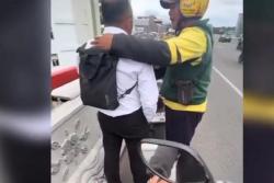 Aksi Heroik Driver Ojol Gagalkan ASN Terjun dari Jembatan Pasupati, Ini Pemicunya<