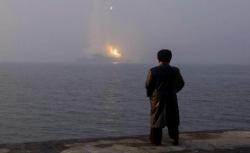 Tak Ingin seperti Iran Diserang  AS-Israel, Kim Jong Un Pamer Kapal Perang dan Rudal Baru