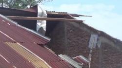 Puting Beliung Terjang Gowa Saat Sahur, Dalam Hitungan Menit Puluhan Rumah Rusak Disapu<