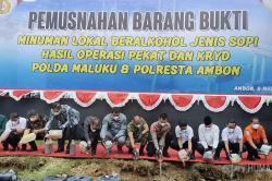 Polda Maluku Musnahkan 5.856 Liter Miras Hasil Razia di Pelabuhan<