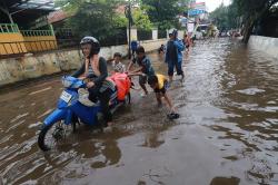 Hujan Deras, Kawasan Petukangan Jaksel Terendam Banjir
