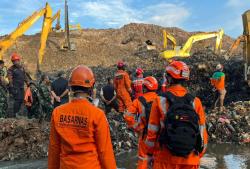 Gunung Sampah TPST Bantargebang Longsor, 3 Orang Tewas