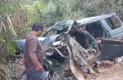 Kecelakaan Maut Minibus Ringsek Tabrak Truk di Mesuji, 1 Tewas Terjepit<