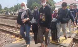 H-8 Lebaran, Stasiun Cirebon Mulai Dipadati Ribuan Pemudik<