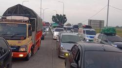 Arus Lalu Lintas di Gerbang Tol Pejagan Brebes Macet Parah, Ini Penyebabnya<
