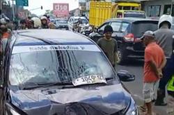 Kecelakaan Mobil Oleng Tabrak 2 Motor di Puncak Cianjur, 1 Orang Tewas