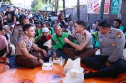 15 Taruna Akpol Turun ke Jalan, Kampanyekan Mudik Aman di Jakbar