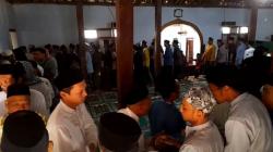 Jemaah Tarekat Syattariyah di Ponorogo Gelar Salat Idulfitri Lebih Awal<