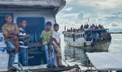 Potret Warga Pesisir Makassar Mudik dengan Perahu Tradisional