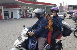Turuti Kemauan Anak, Pasutri asal Tangerang Mudik Naik Motor ke Brebes