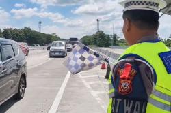 Arus Mudik Lebaran Hari Kedua Masih Ramai, Tol Cipali KM 188 Padat Merayap<