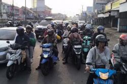 H+3 Lebaran! Arus Balik Pantura Cirebon Padat, Pemudik Motor Pulang Awal Hindari Macet   <