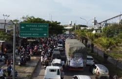 Jalur Lingkar Selatan Cilegon Merayap Imbas One Way Arah Wisata, Polisi Minta Maaf<