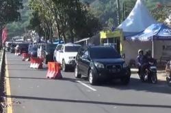 Kawasan Ciwidey Diserbu Wisatawan, Polisi Siapkan One Way Situasional<