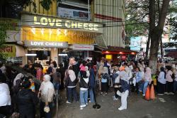 Kawasan Blok M Ramai Pengunjung Berburu Kuliner