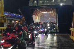 Puncak Arus Balik Lebaran, Ribuan Pemudik Motor dari Sumatra Penuhi Pelabuhan Merak<
