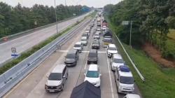 Banyak Kendaraan Berhenti di Bahu Jalan, Tol Palimanan Macet hingga 5 Km<