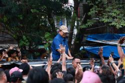 Warga Bantaran Rel Senen Terharu Dikunjungi Prabowo: Baru Kali Ini Presiden Datang