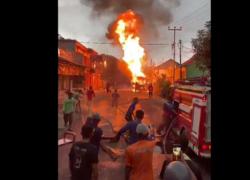 Truk Tabung Elpiji 3 Kg Terbakar di Jalur Sukabumi-Palabuhanratu, Warga Panik Ketakutan<