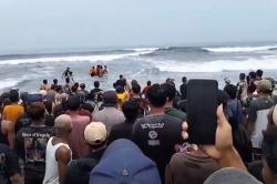 Tragis! Wisatawan Tewas Terseret Ombak Pantai Paseban Jember, Evakuasi Dramatis<