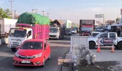 Jalur Pantura Cirebon Macet Horor 3 Km Imbas One Way Tol Cipali<