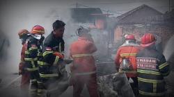 Kebakaran Hebat 5 Rumah di Jambi, Pemilik Syok<