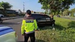 Kecelakaan Mobil Travel di Akses Suramadu Bangkalan, 7 Orang Tergeletak<