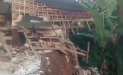 Rumah Ambruk Tergerus Longsor, 2 Lansia di Sumedang Luka-Luka Tertimbun Material <
