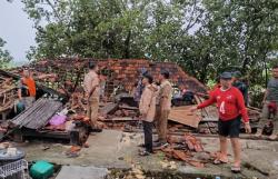 Angin Puting Beliung Terjang 3 Kabupaten di Jateng, Ratusan Rumah Rusak<