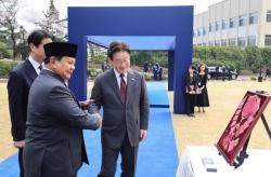 Prabowo Terima Penghargaan Tertinggi The Grand Order of Mugunghwa dari Presiden Korsel