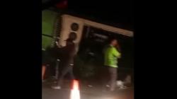 Bus Penuh Penumpang Kecelakaan di Tol Jombang, 1 Orang Tewas dan Belasan Luka-Luka<