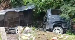 Sopir Ugal-Ugalan, Mobil Bak Angkut Sayur Masuk Jurang di Semarang<