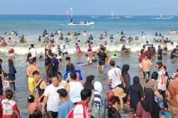 Libur Paskah, Pantai Pangandaran Ramai Diserbu 56.000 Wisatawan<