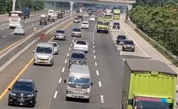 Arus Balik Libur Paskah, Tol Jakarta-Cikampek Dipadati Ribuan Kendaraan<