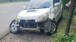 Toyota Rush dan Fortuner Tabrakan di Cilegon hingga Rusak Parah <