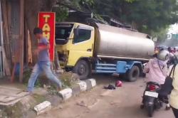 Kecelakaan Maut Truk Tangki Tabrak Angkot dan Motor di Cirebon, 1 Tewas 3 Luka-Luka<