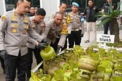 Terbongkar! Pasutri di Bogor Oplos Gas Elpiji Subsidi, Raup Omzet Rp13,2 Miliar<